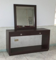 Model: BOXY console table with mirror